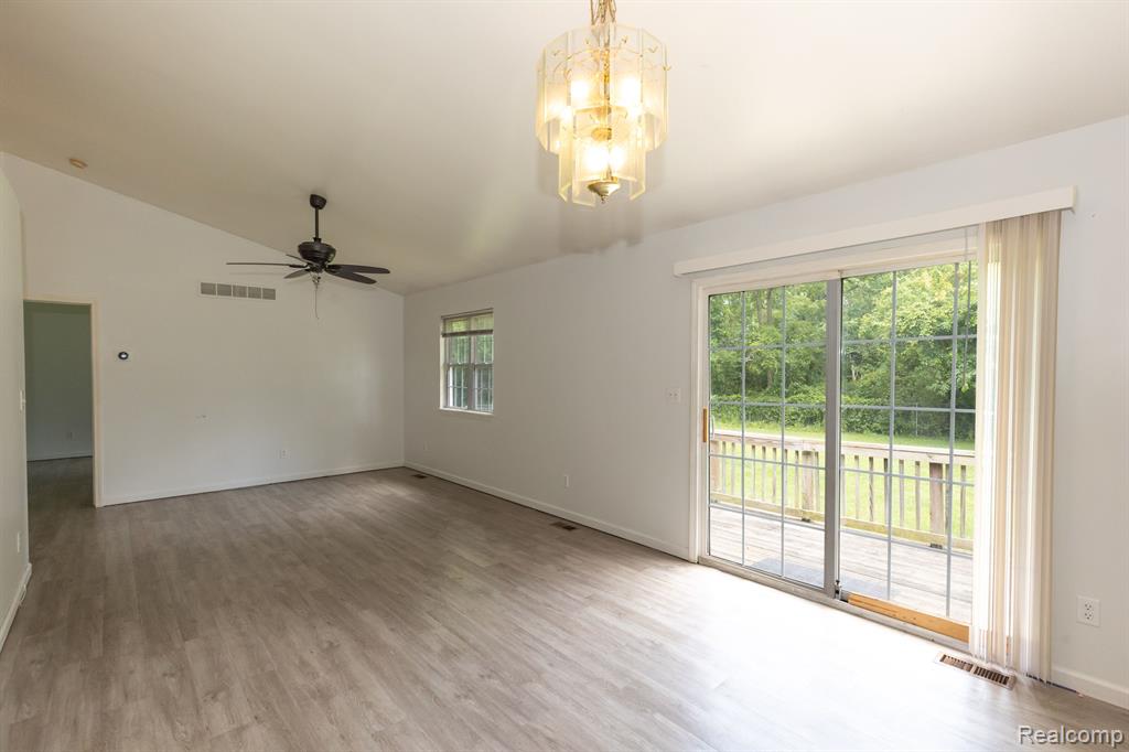 11423 Main Road Fenton, MI 48430 - Photo 12 of 36 Gallery Image 12