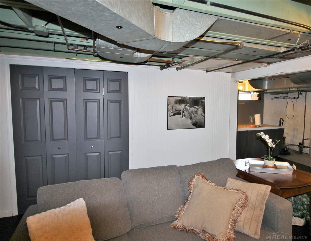 469 Touraine Road Grosse Pointe, MI 48236 - Photo 39 of 57 50078705-38.JPG