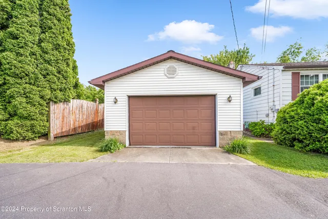 a front view of house with garage and yard
