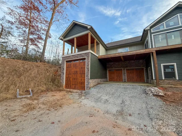 $675,000 | 864 Matho Trace, Lake Lure, NC 28746