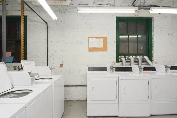 $1,295 | 3265 West Wrightwood Avenue, Unit 1W, Chicago, IL 60647