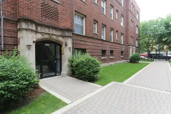 $1,295 | 3265 West Wrightwood Avenue, Unit 1W, Chicago, IL 60647