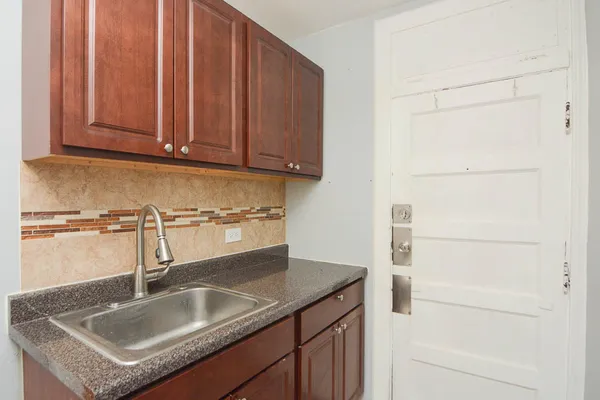 $1,295 | 3265 West Wrightwood Avenue, Unit 1W, Chicago, IL 60647