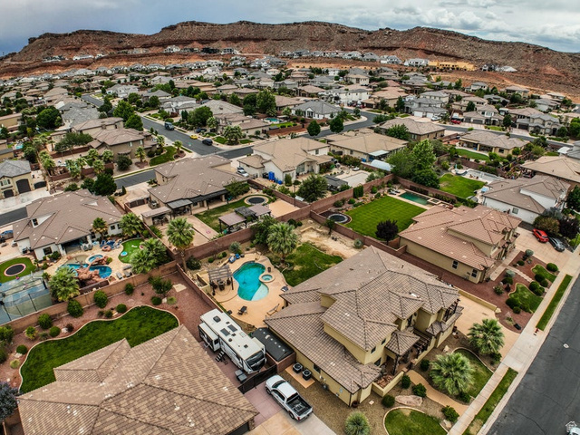 3683 South 2640 West St. George, UT 84790 - Photo 35 of 41 Residential neighborhood with a mountain backdrop