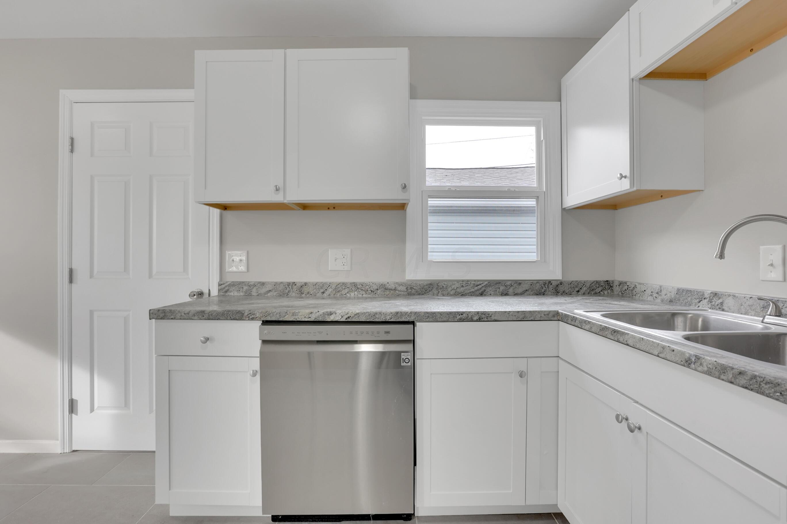 2980 Templeton Road Columbus, OH 43209 - Photo 20 of 31 5F3A7278