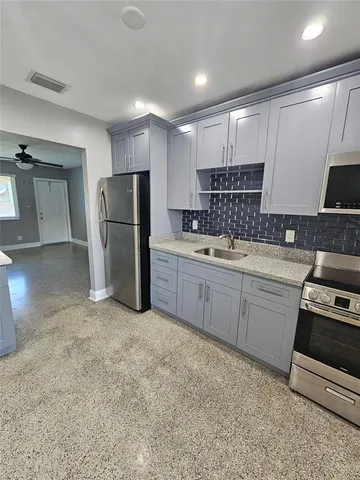 $2,000 | 325 Phippen Waiters Road, Unit 2, Dania Beach, FL 33004