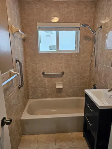 $2,000 | 325 Phippen Waiters Road, Unit 2, Dania Beach, FL 33004