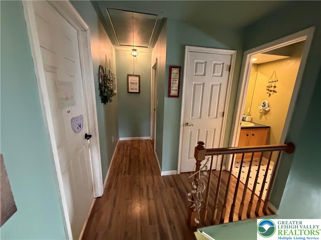 303 East Mountain Top Road Summit Hill, PA 18250 - Photo 18 of 31 wooden floor in a gallery
