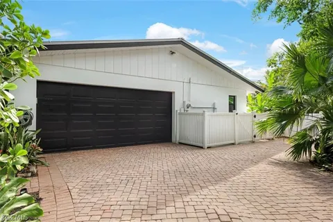 $1,235,000 | 1030 Aqua Lane, Fort Myers, FL 33919