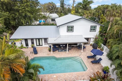 $1,235,000 | 1030 Aqua Lane, Fort Myers, FL 33919