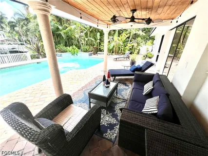 $999,900 | 1030 Aqua Lane, Fort Myers, FL 33919