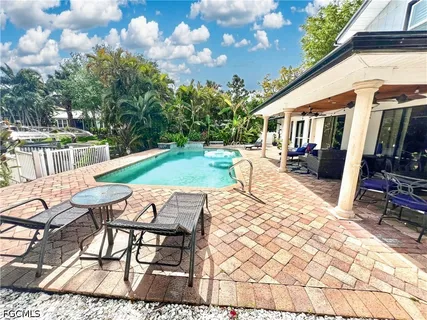 $999,900 | 1030 Aqua Lane, Fort Myers, FL 33919