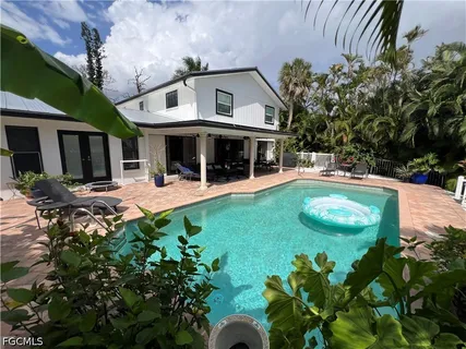 $999,900 | 1030 Aqua Lane, Fort Myers, FL 33919