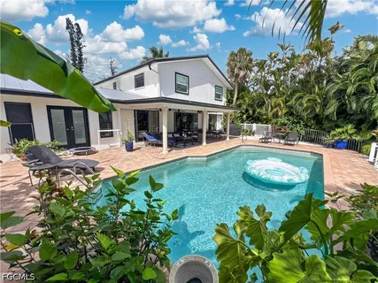 $999,900 | 1030 Aqua Lane, Fort Myers, FL 33919