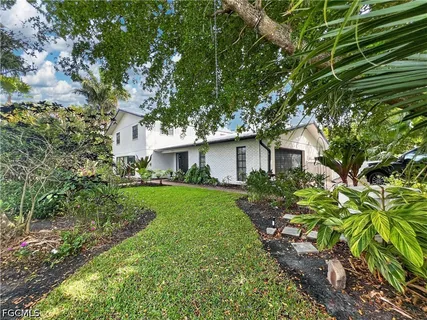 $999,900 | 1030 Aqua Lane, Fort Myers, FL 33919