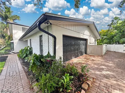 $999,900 | 1030 Aqua Lane, Fort Myers, FL 33919