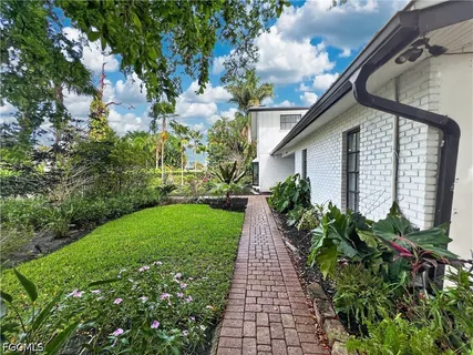 $999,900 | 1030 Aqua Lane, Fort Myers, FL 33919