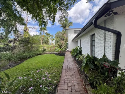 $999,900 | 1030 Aqua Lane, Fort Myers, FL 33919