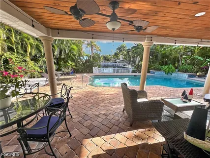 $999,900 | 1030 Aqua Lane, Fort Myers, FL 33919