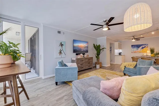 $4,000 | 5396 Gulf Boulevard, Unit 209, St. Pete Beach, FL 33706