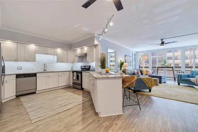 $4,000 | 5396 Gulf Boulevard, Unit 209, St. Pete Beach, FL 33706