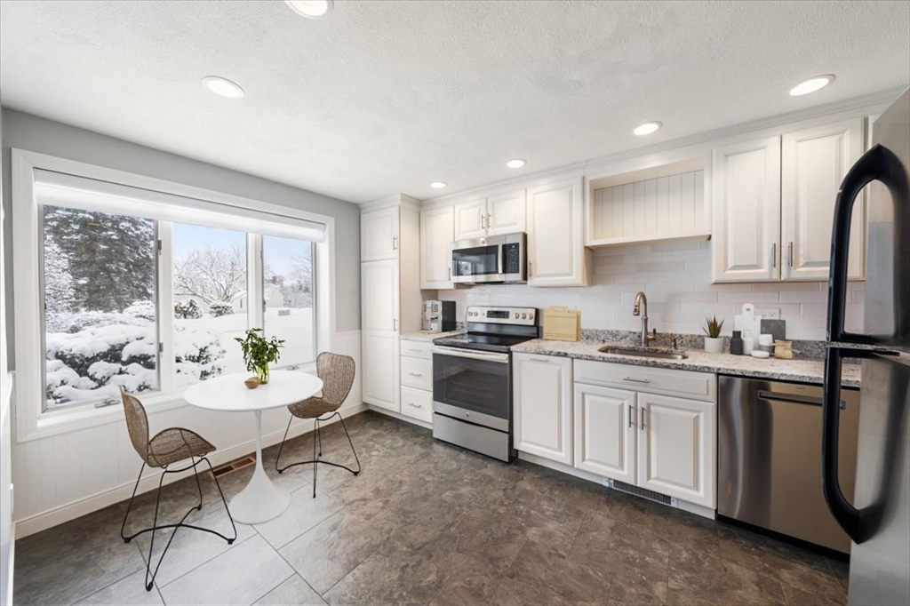 34 Spoon Way, Unit 34 North Reading, MA 01864 - Photo 4 of 42