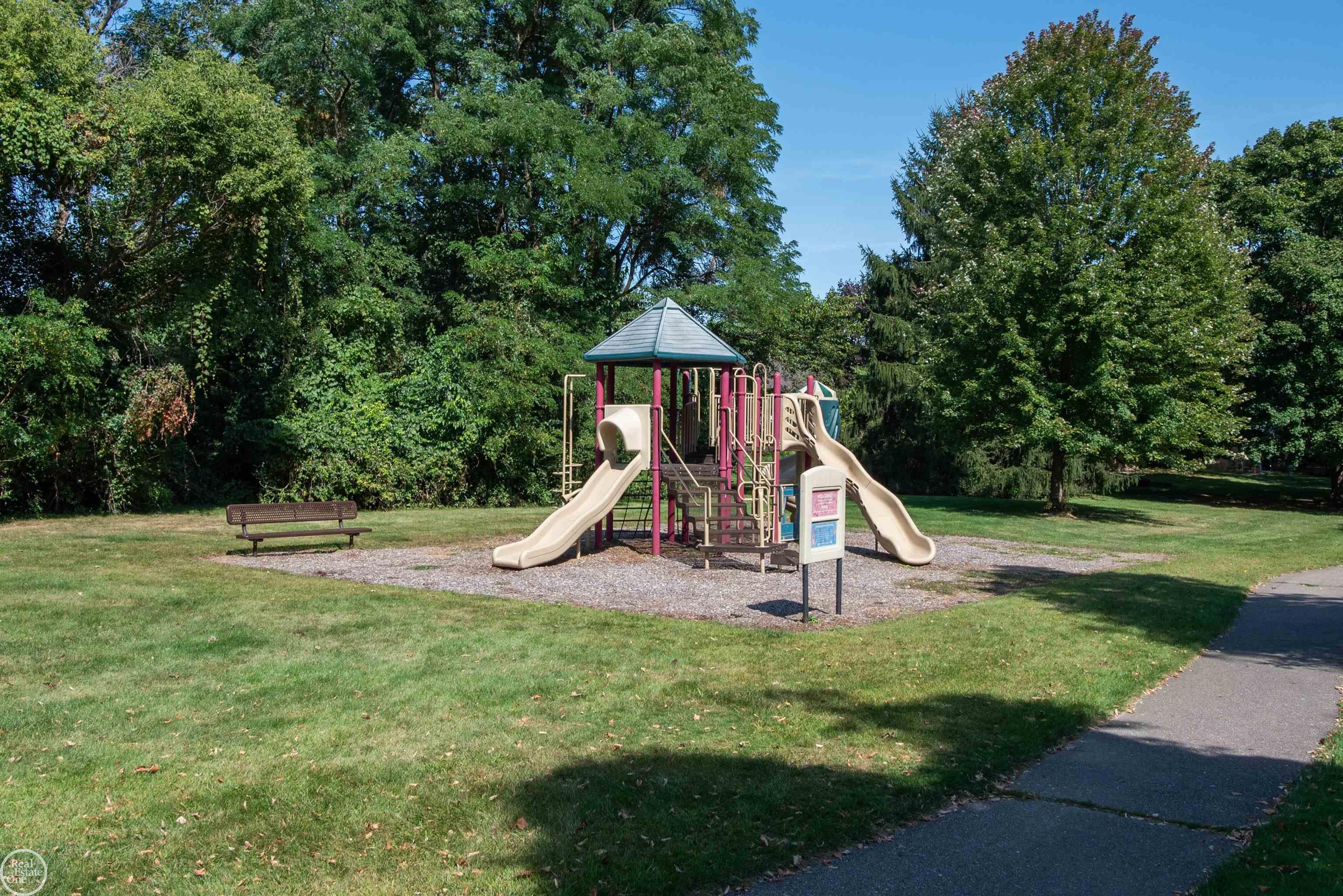 822 Hadley Road Rochester Hills, MI 48307 - Photo 24 of 27