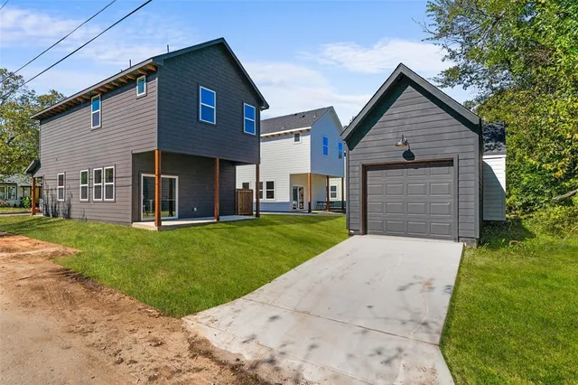 a front view of house with yard