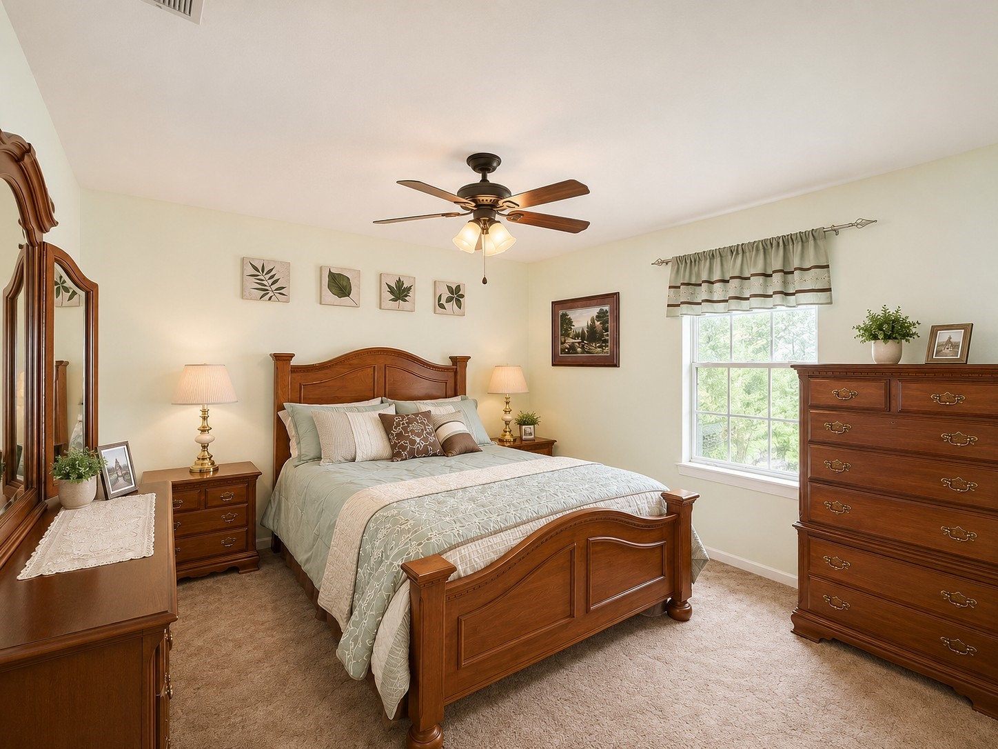 416 Division Street Jewett, TX 75846 - Photo 15 of 38 a bedroom with a bed and a dresser