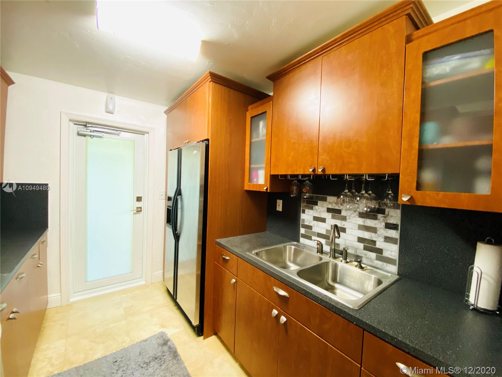 1030 9th Street, Unit 304 Miami Beach, FL 33139 - Photo 11 of 17