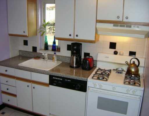 4119 Beehner Road Pittsburgh, PA 15217 - Photo 4 of 8 Kitchen.