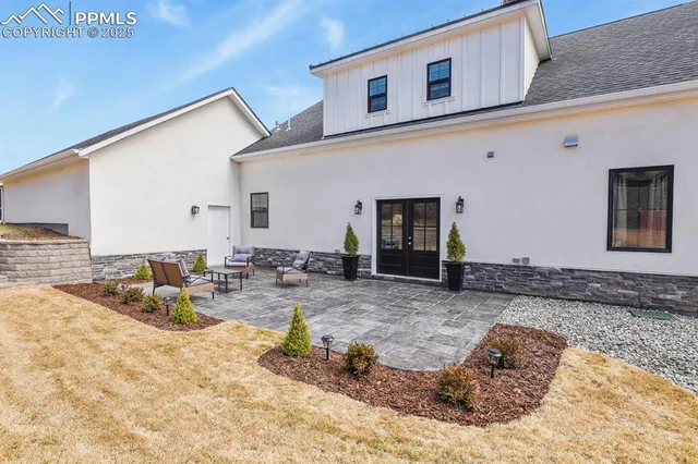 a view of a house with backyard and sitting area