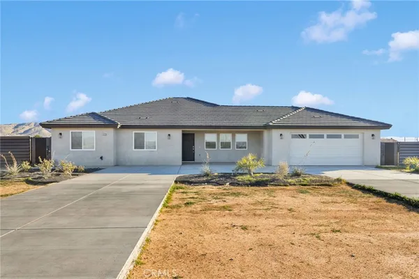 $585,000 | 21533 Del Oro Road, Apple Valley, CA 92308
