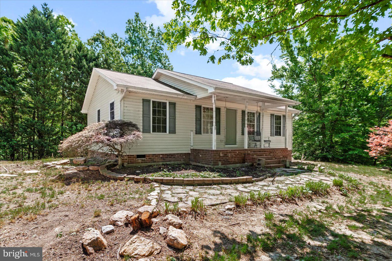 11024 Ladysmith Road Ruther Glen, VA 22546 - Photo 3 of 34 Side