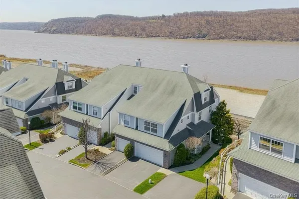 $849,500 | 114 Hudson Pointe Drive, Poughkeepsie, NY 12601