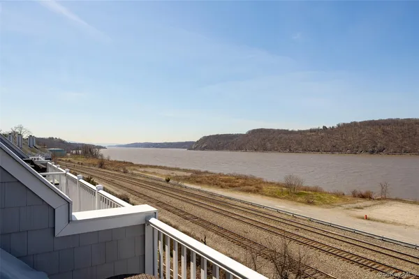 $849,500 | 114 Hudson Pointe Drive, Poughkeepsie, NY 12601