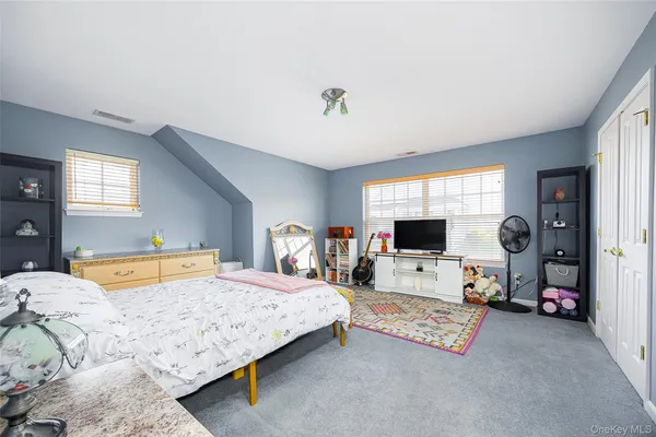 $849,500 | 114 Hudson Pointe Drive, Poughkeepsie, NY 12601