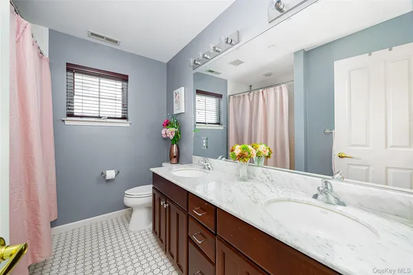 $849,500 | 114 Hudson Pointe Drive, Poughkeepsie, NY 12601