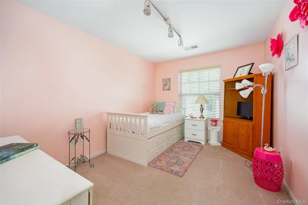 $849,500 | 114 Hudson Pointe Drive, Poughkeepsie, NY 12601