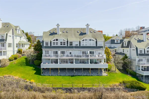 $849,500 | 114 Hudson Pointe Drive, Poughkeepsie, NY 12601