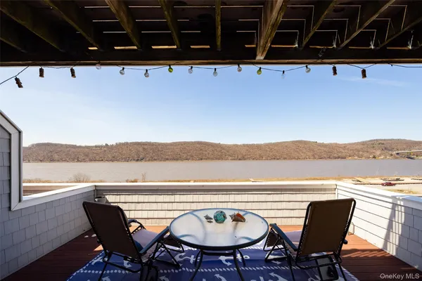 $849,500 | 114 Hudson Pointe Drive, Poughkeepsie, NY 12601