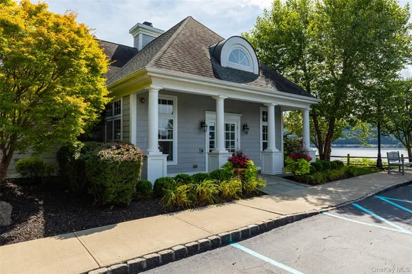 $849,500 | 114 Hudson Pointe Drive, Poughkeepsie, NY 12601