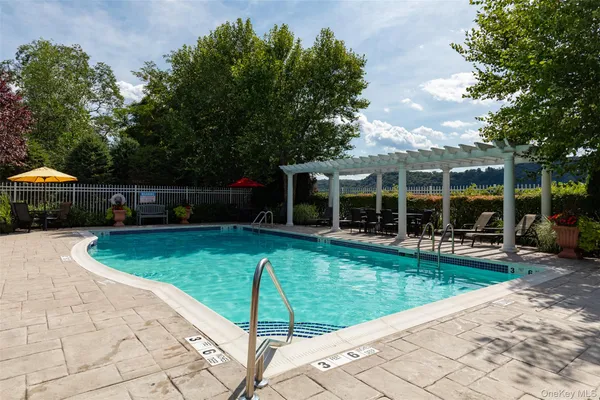 $849,500 | 114 Hudson Pointe Drive, Poughkeepsie, NY 12601