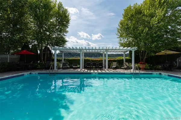 $849,500 | 114 Hudson Pointe Drive, Poughkeepsie, NY 12601