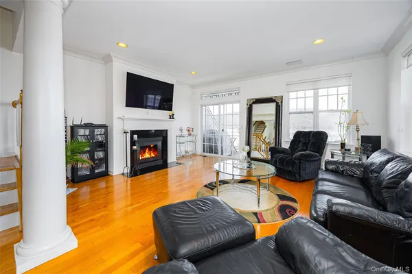 $849,500 | 114 Hudson Pointe Drive, Poughkeepsie, NY 12601