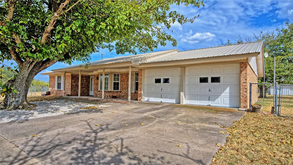 437 Jakes Road Bowie, TX 76230 - Photo 1 of 39 Gallery Image 1