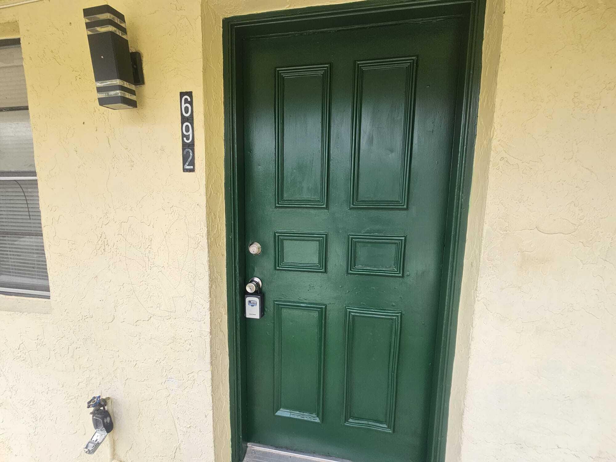 692 Neil Road, Unit 702 West Palm Beach, FL 33415 - Photo 11 of 11 WhatsApp Image 2024-07-12 at 15.59.01