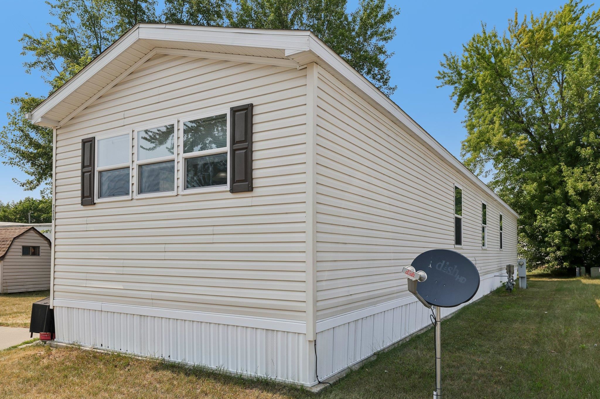 100 Crimson Drive Reedsburg, WI 53959 - Photo 3 of 31 Gallery Image 3