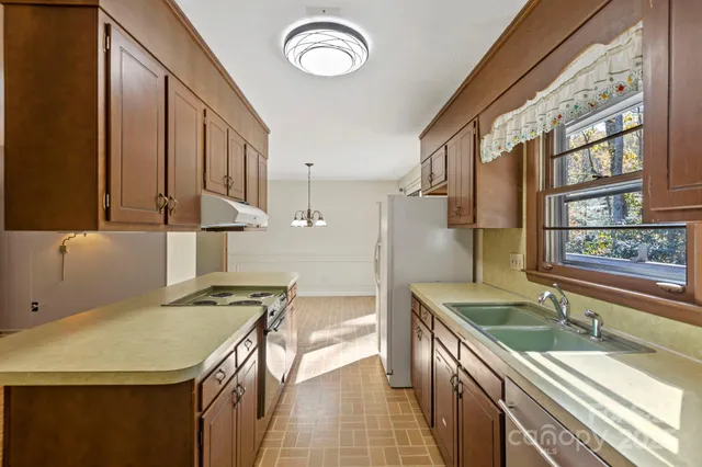 $475,000 | 109 Rusty Lane, Hendersonville, NC 28791