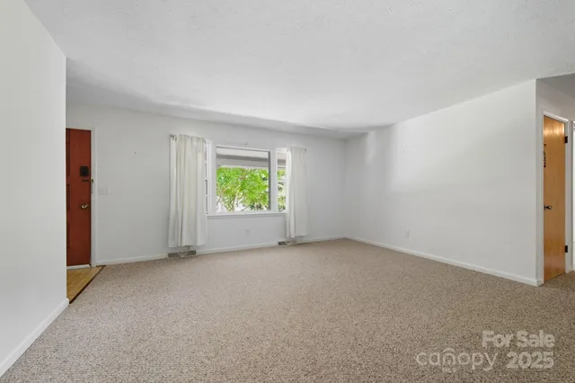 $475,000 | 109 Rusty Lane, Hendersonville, NC 28791